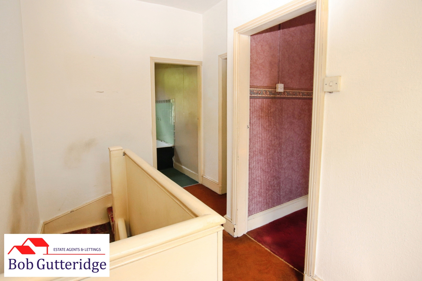 FIRST FLOOR LANDING